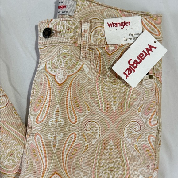 NWT New Wrangler High Rise Fierce Flare Paisley Jeans Size 6 (28x32) - Picture 3 of 10